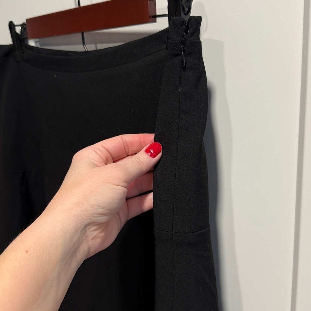 WHBM Skirt Size 10 Black Flounce Hem Side Zip - Picture 3 of 7